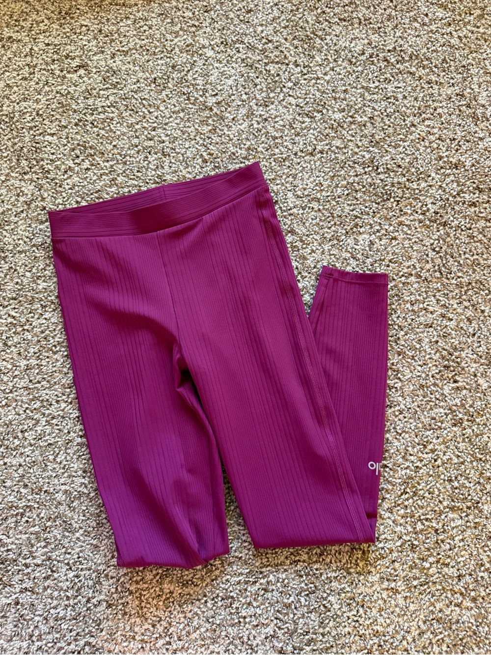 Alo Yoga 7/8 High-Waist Leggings in Wild Berry